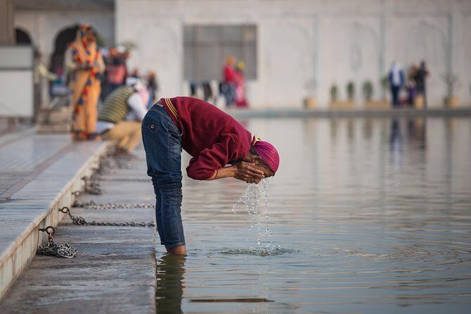 Private Delhi Temples and Spiritual Sites 6 Hours Tour - Jama Masjid: Big Mosque Energy and Easy Entry