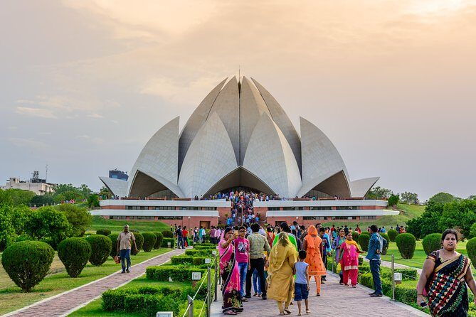 Private Delhi Temples and Spiritual Sites 6 Hours Tour - Swaminarayan Akshardham: The Modern Big-Scale Temple Stop