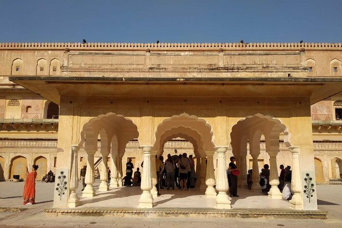 Private Guided Sightseeing Tour of Jaipur Highlights - Hawa Mahal: seeing the famous facade up close