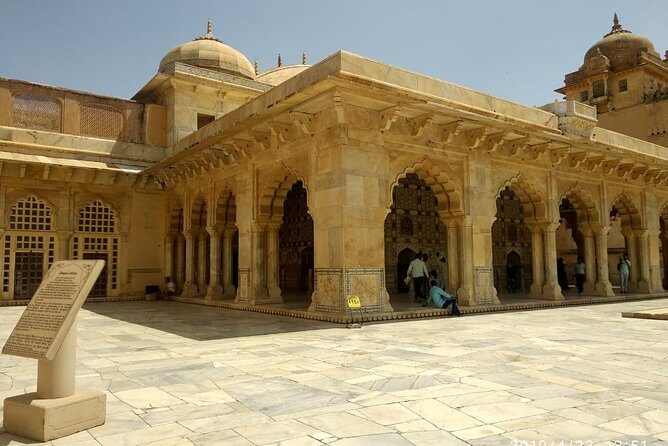 Private Jaipur Full One Day Tour In Pink City With Guide - Shopping That Actually Fits Your Day: Textiles, Gemstones, and Pottery