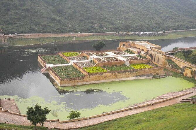 Private Jaipur Pink City Tour by Car & Driver with a Tour Guide - Price and Value: Why the Low Cost Can Still Work
