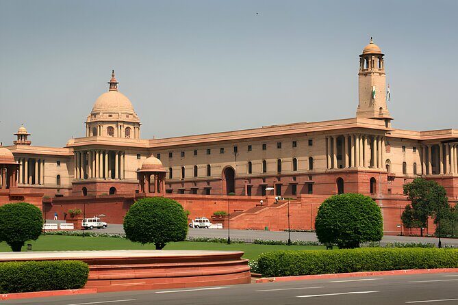 Private Luxury Full Day New and Old Delhi City Tour - Gurudwara Bangla Sahib and Jama Masjid: Two Forms of Calm in the Middle of Delhi