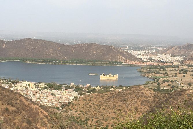Private Same day Jaipur Tour from New Delhi - Lunch at a local restaurant: what to expect in a timed day