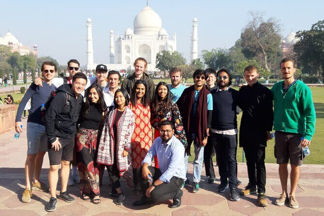 Private Sunrise Taj Mahal Tour by Car from Delhi - All Inclusive - Agra Fort and the rooms you’ll actually notice