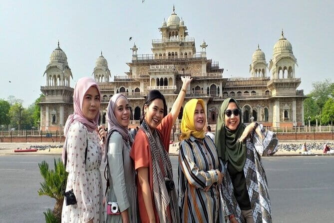 Private Taj Mahal, Agra Fort & Baby Taj Tour from Delhi by Car - Courtyard Agra break: eating like an Agra local (on your schedule)