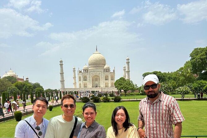 Private Taj Mahal Tour By Superfast Train From Delhi - Taj Mahal first: what a guided visit gives you at the main gates