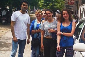 Private transfer Delhi to Agra - Hotel Pickup in Delhi (or Gurugram): Door-To-Car Starts
