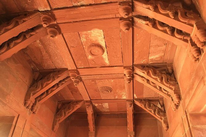 Private Transfer From Agra To Jaipur with Fatehpur Sikri - Your driver experience: punctual, safe, and surprisingly helpful