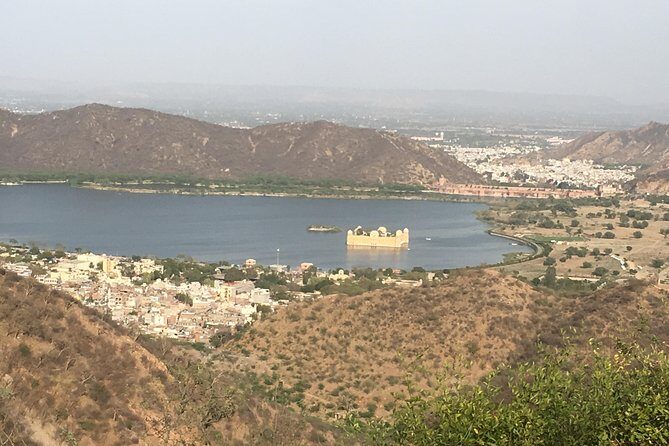 Private Transfer From New Delhi to Jaipur - Water, Clean Cars, and Small Details That Make a Difference