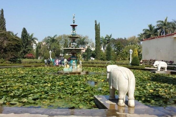 Private Transfer From Udaipur To Jodhpur Via Jain Temple & Kumbhalgarh Fort - A private one-way ride that actually earns its keep