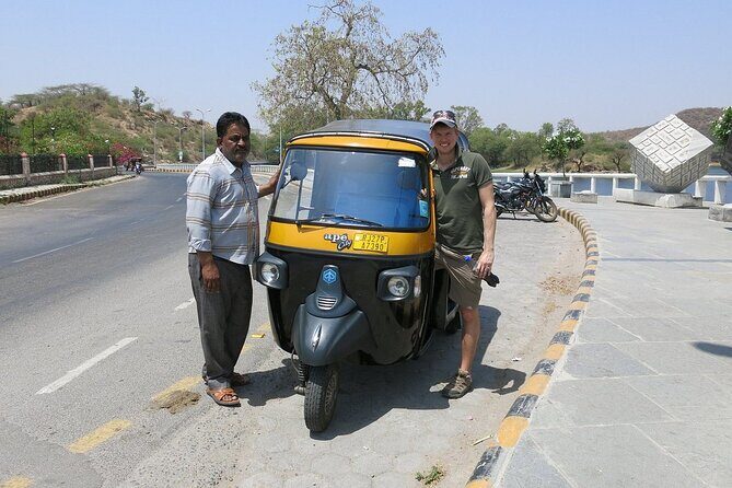 Private Udaipur Sightseeing Tour by Tuk-Tuk or Car with Driver - Moti Magri memorials and Sahelion Ki Bari gardens