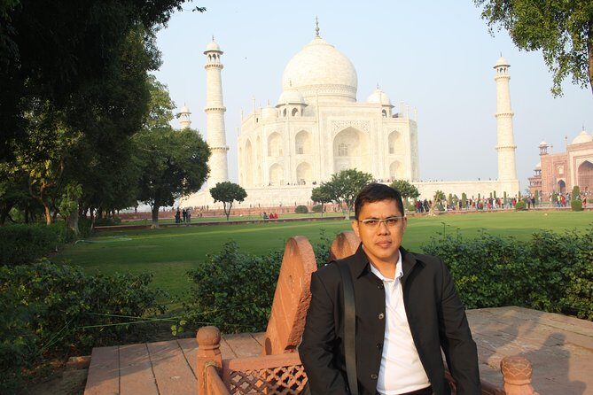 Same Day Taj Mahal & Agra Fort Tours ( Delhi- Agra-Delhi ) - Lunch in Agra: air-conditioned, multi-cuisine, and timed