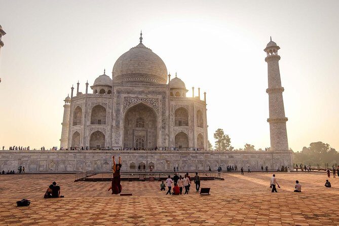 Skip The Line Taj Mahal, Agra Fort & Mehtab Garden Tour - Door-to-door pickup in an AC car (and why that matters)