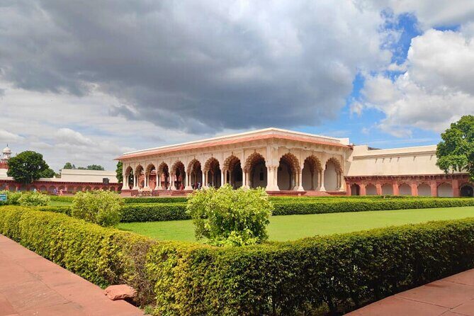 Skip The Line Taj Mahal & Agra Tour by AC Car From Agra - DoubleTree by Hilton meal stop: comfort, timing, and what to expect