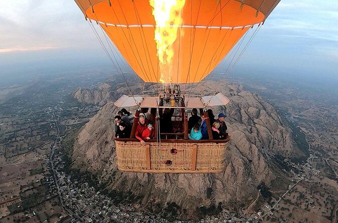 SkyWaltz Hot Air Balloon Safari - The Pilot and Crew Factor: Names You Might Hear and Why It Matters