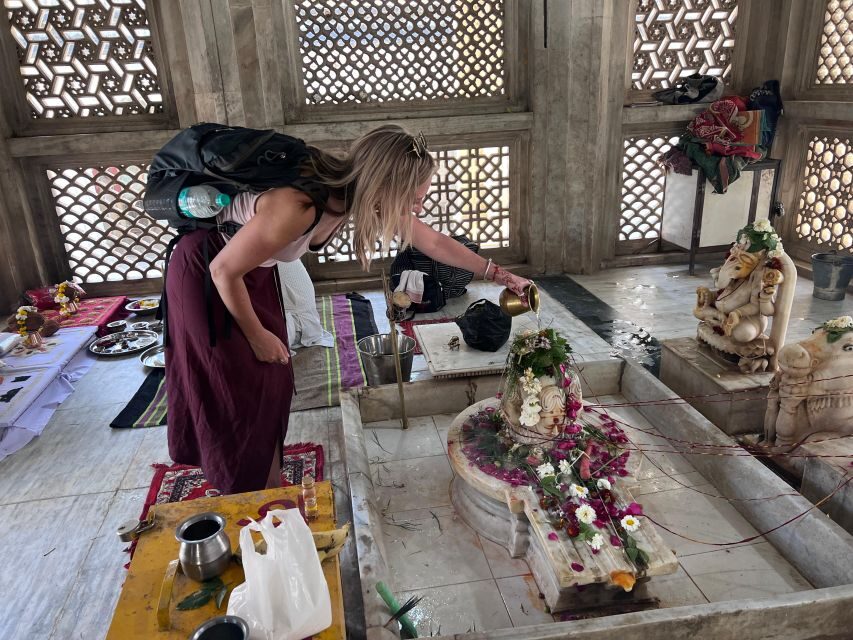 Spiritual Walking tour with Puja Ceremony -The Pushkar Route - Jaipur Ghat for photos and perspective: where the lake starts to tell the story