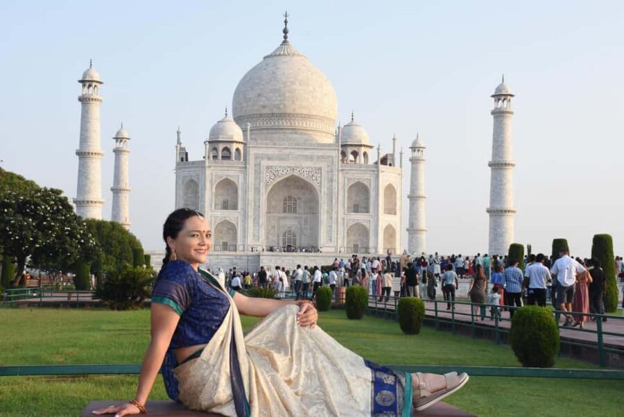 Taj Mahal & Agra Fort Private Tour with Lunch & Pickup - Lunch at a premium restaurant: convenient, filling, and worth planning around