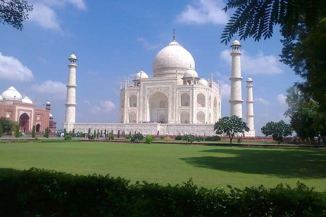 Taj Mahal by Tuk Tuk : A Local-Style Adventure - After the Taj: bazaars for marble, art, and an unhurried browse