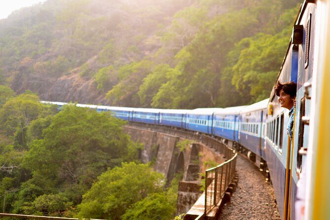 Taj Mahal Private Day Tour from Delhi by Express Train with Lunch - Agra Fort: what you get besides a quick photo stop