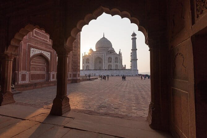Taj Mahal Sunrise Tour From Delhi by Car - Guides and languages: what the reviews reveal about the experience