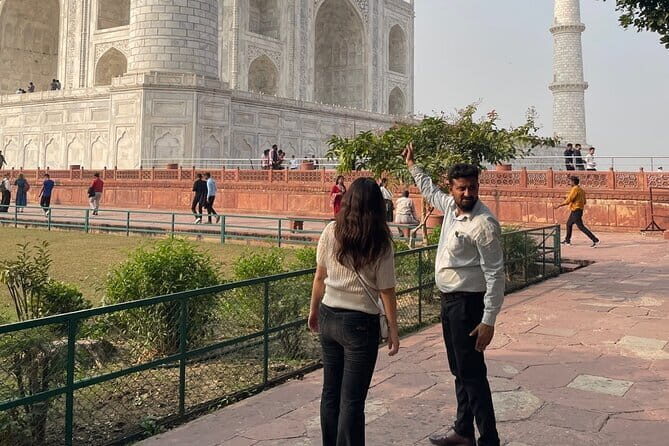 Taj Mahal Tour From Delhi— Private Day Trip with Agra Fort - The Delhi-to-Agra drive: comfortable and time-smart