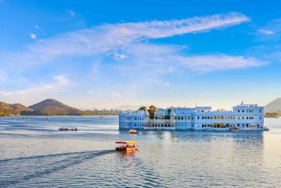 Udaipur: Guided Ghat Tour and Boat Ride - Timing, Foot Comfort, and Getting the Best Experience
