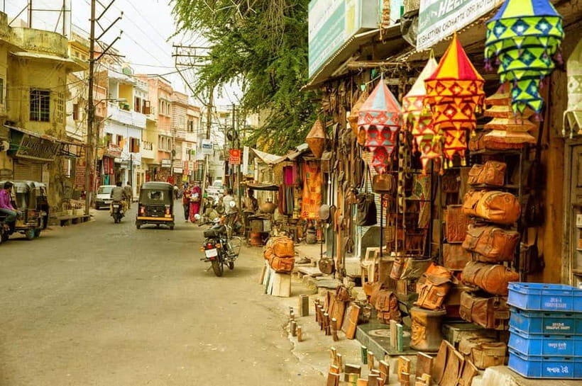 Udaipur: Private Full-Day Sightseeing Tour with a Tour Guide - Lunch, masala tea, and markets: keep your energy without losing the day