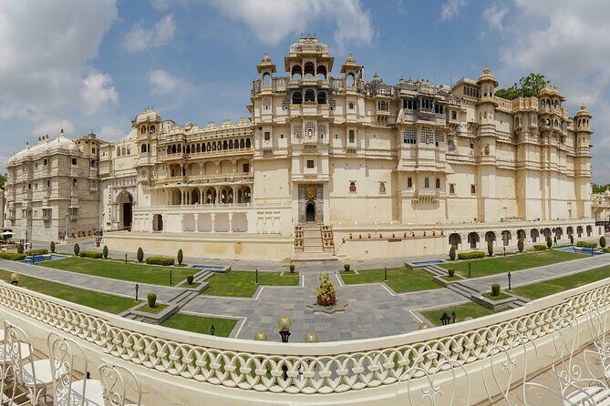 Udaipur Sightseeing Tour Package with Guide and Private Taxi - From hotel pickup to City Palace: the orientation you need