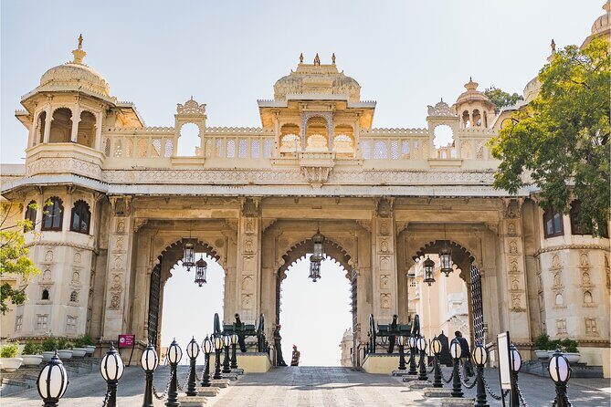Udaipur Sightseeing Tour Package with Guide and Private Taxi - Lake Pichola boat ride: the easiest way to see Udaipur from the water