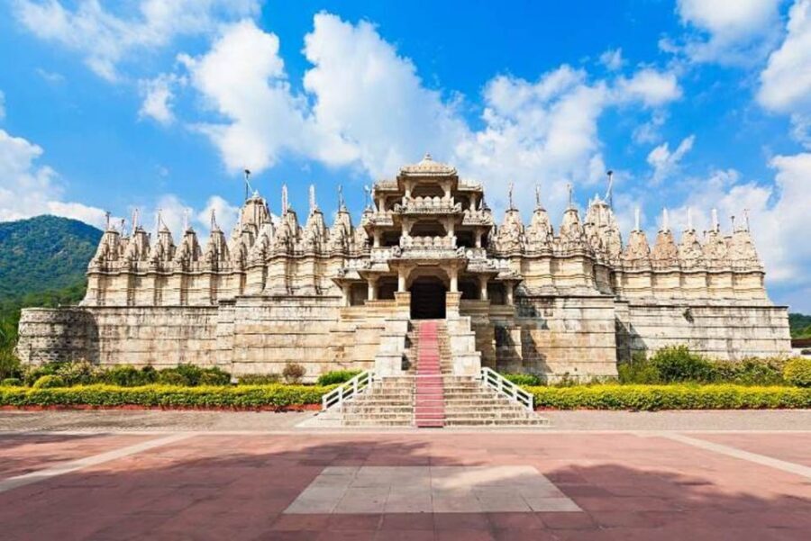 Udaipur: Transfer to Jodhpur via Ranakpur & Kumbhalgarh Fort - First stop: Kumbhalgarh Fort (UNESCO) and the payoff views