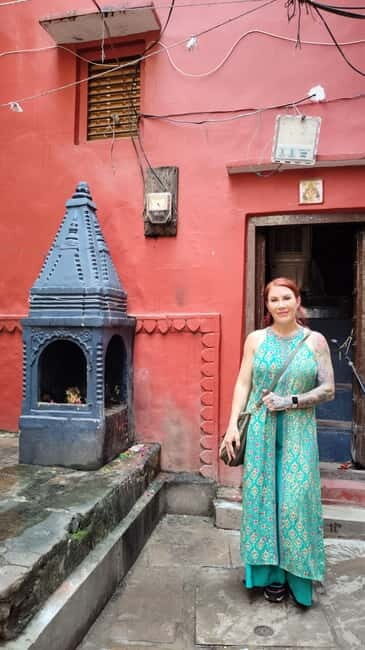 Varanasi: Hidden Secrets of Vibrant Tradition (Guided Tour) - Manikarnika Ghat: cremation ground, karma, and why the guide’s words matter