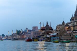 Varanasi Landmark Evening City Tour - Aarti, Boating & Witnessing the GOD - Timing in Varanasi: Winter vs Summer and Why 5:00 PM Matters