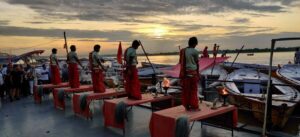 Varanasi & Sarnath: Full-Day Tour with Ganges Boat Ride - Old City Ghats and Temples: What to Watch for on the Street-Level Route