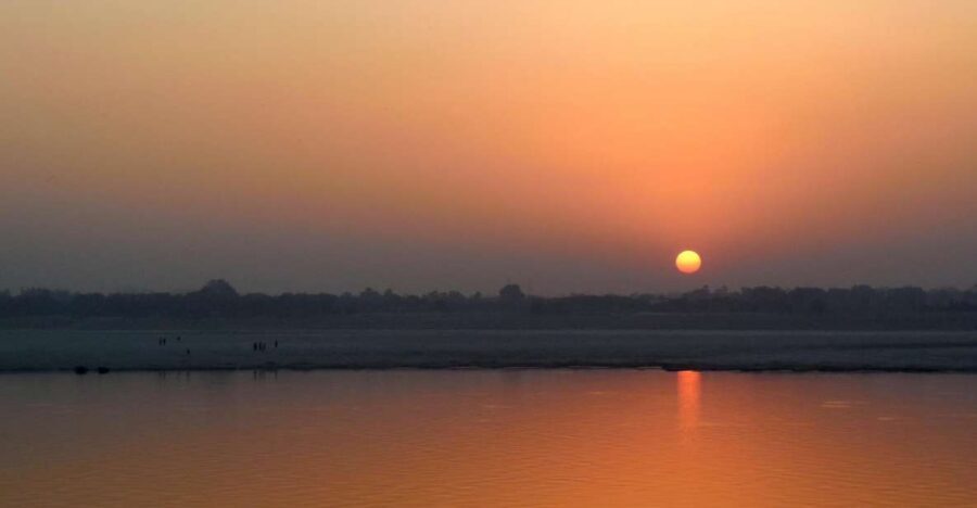 Varanasi: Sunrise Boat Tour with Arti Ceremony - The Boat Ride: Panoramic Views of Around 55 Ghats